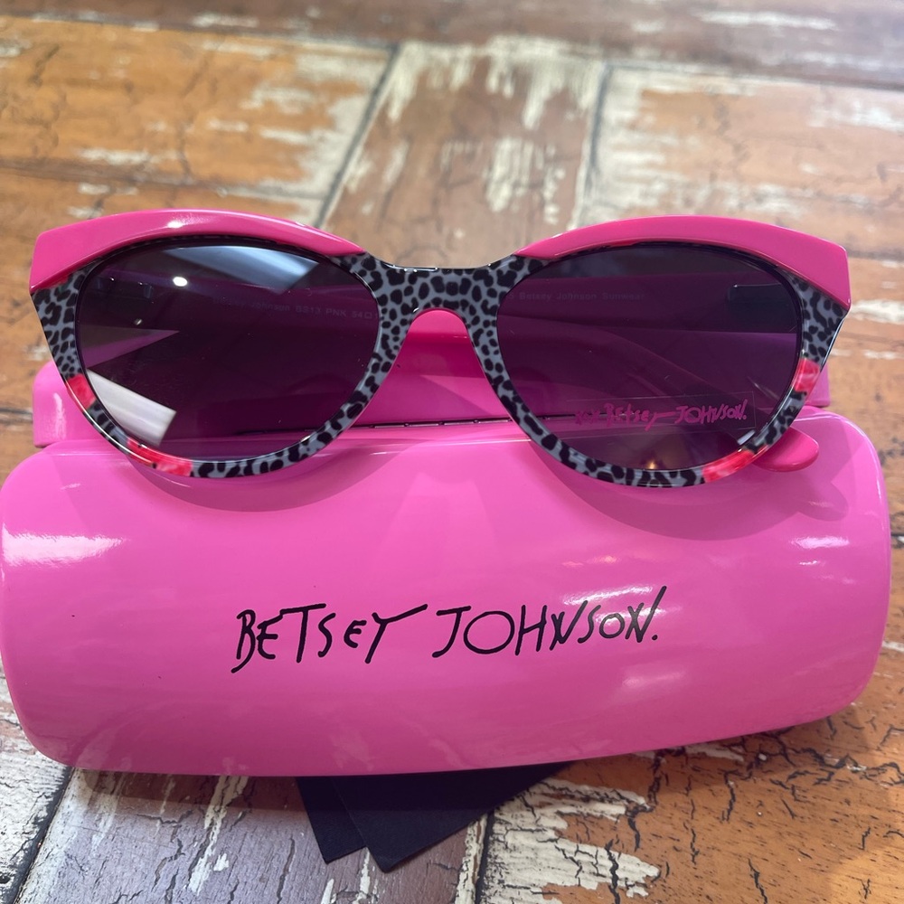 Betsey Johnson  Ladies Pink Sunglasses with Leopard Trim